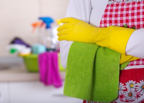 Local Wimbledon cleaning team working around flats and access challenges